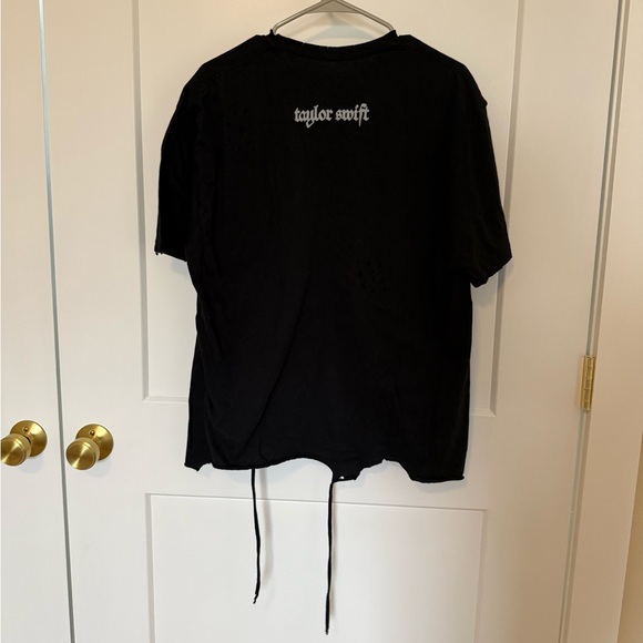 Taylor Swift Reputation distressed tshirt - Picture 4 of 7